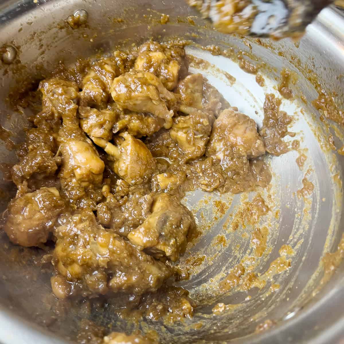 Chicken cooked in a base of onions, garlic and spices.