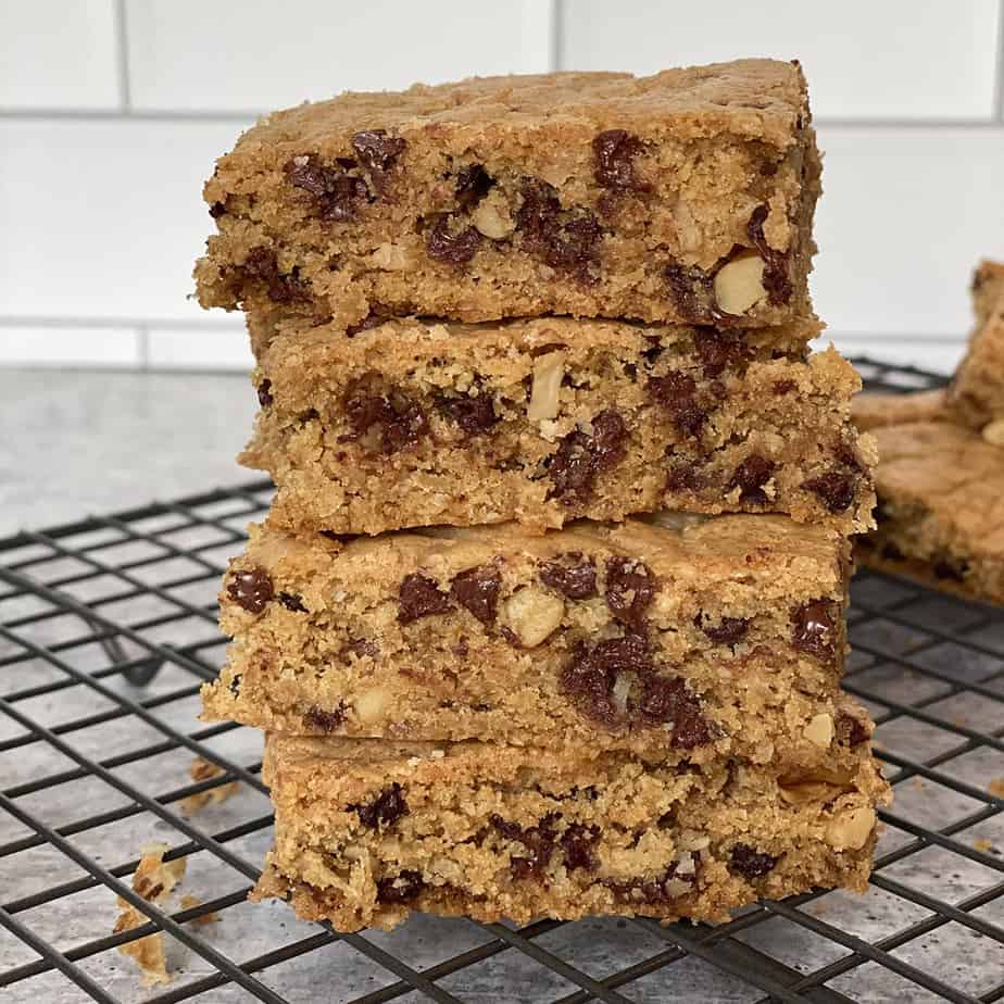 chewy chocolate chip cookie bars