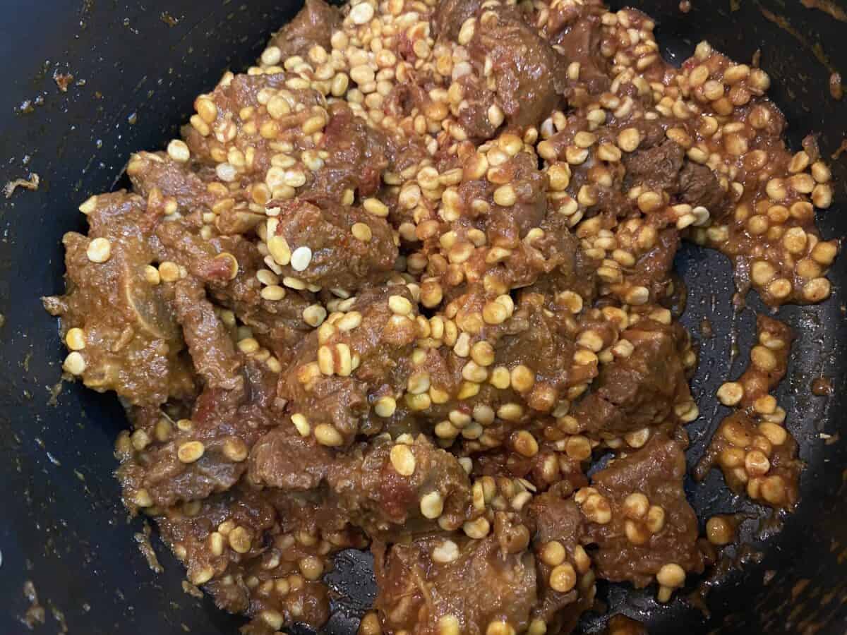 add lentils to chana daal gosht