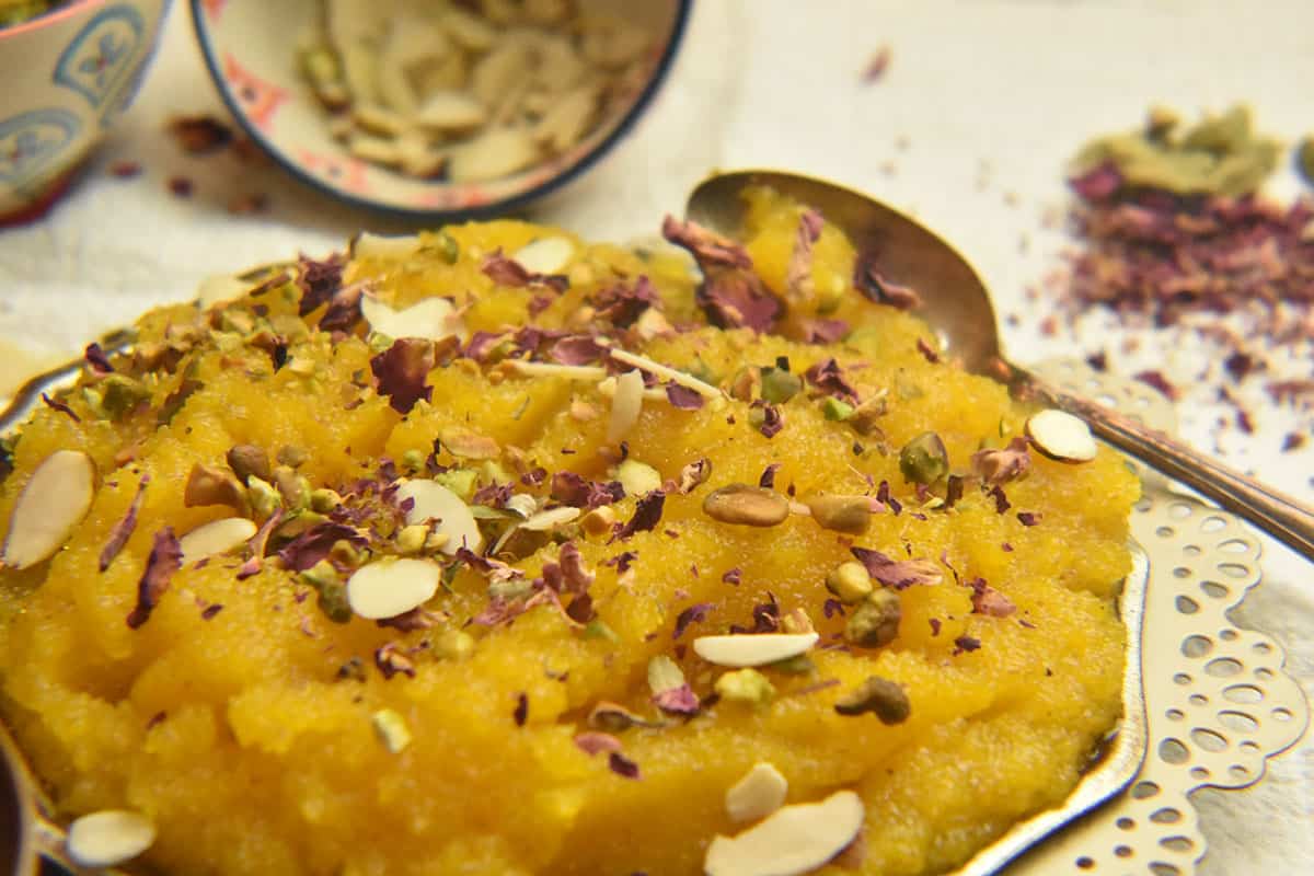 Sooji Ka halwa (Pakistani Semolina Pudding)