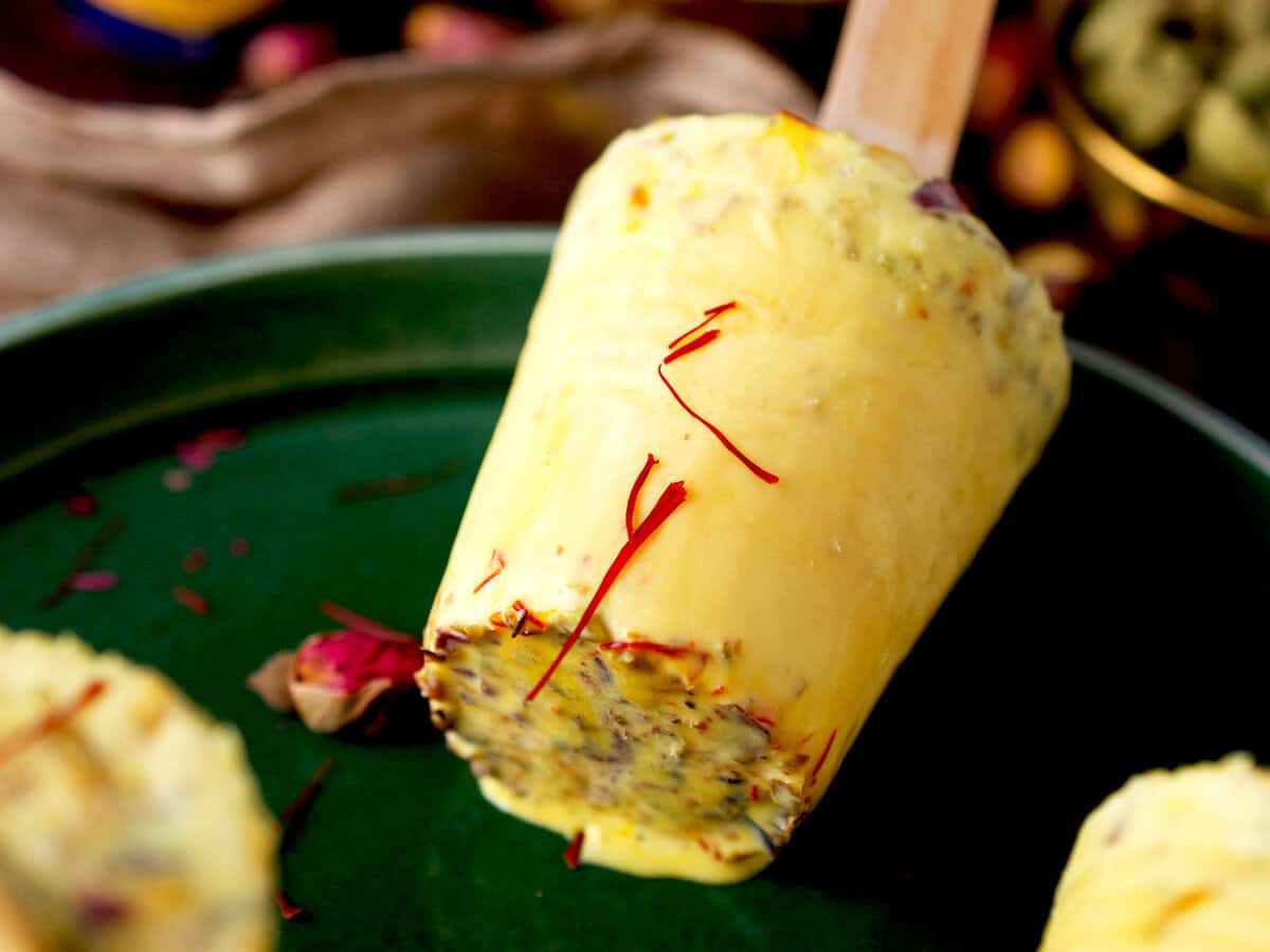 Malai kulfi garnished with saffron.